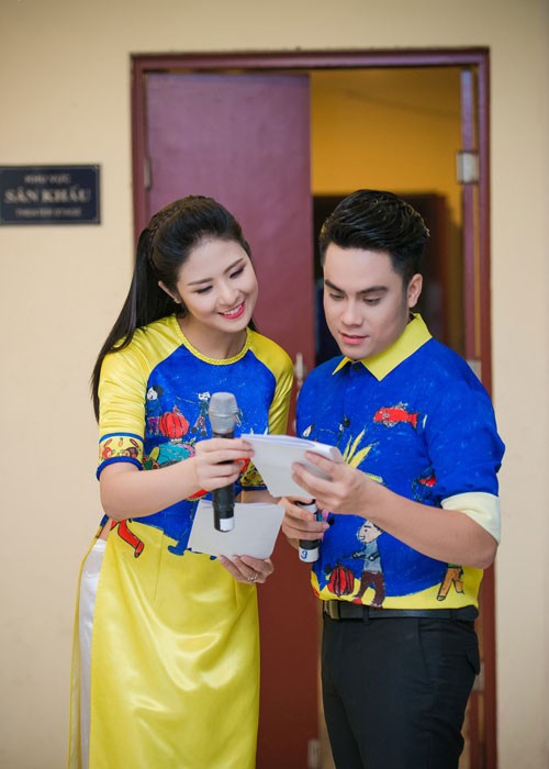 Hoa hau Ngoc Han thiet ke ao tang tre em-Hinh-4